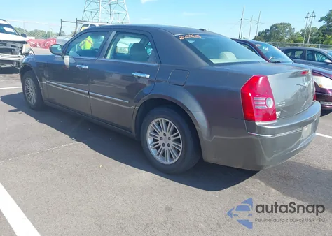 2010 Chrysler 300 Touring/Signature Series/Executive Series from USA, damaged, VIN 2C3CA5CV7AH225323